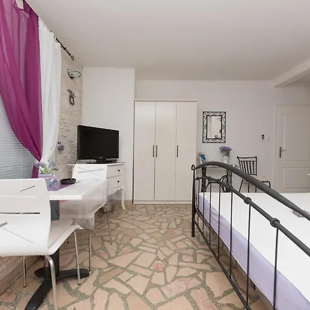 Antunovic * Podgora (Split-Dalmatia)