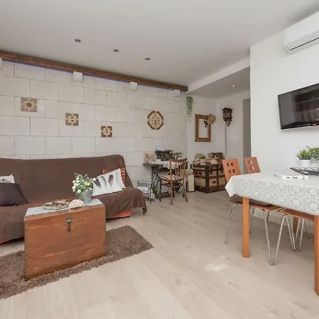 Antunovic Apartment