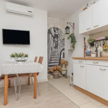 Antunovic Apartment